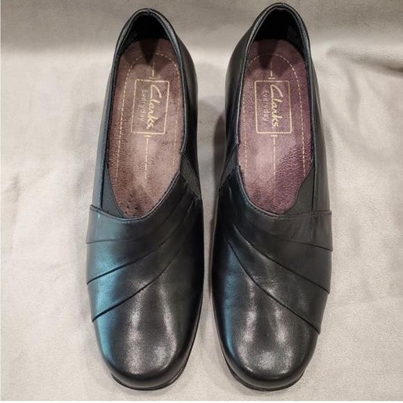 Clark Shoes - Picture 3 of 7